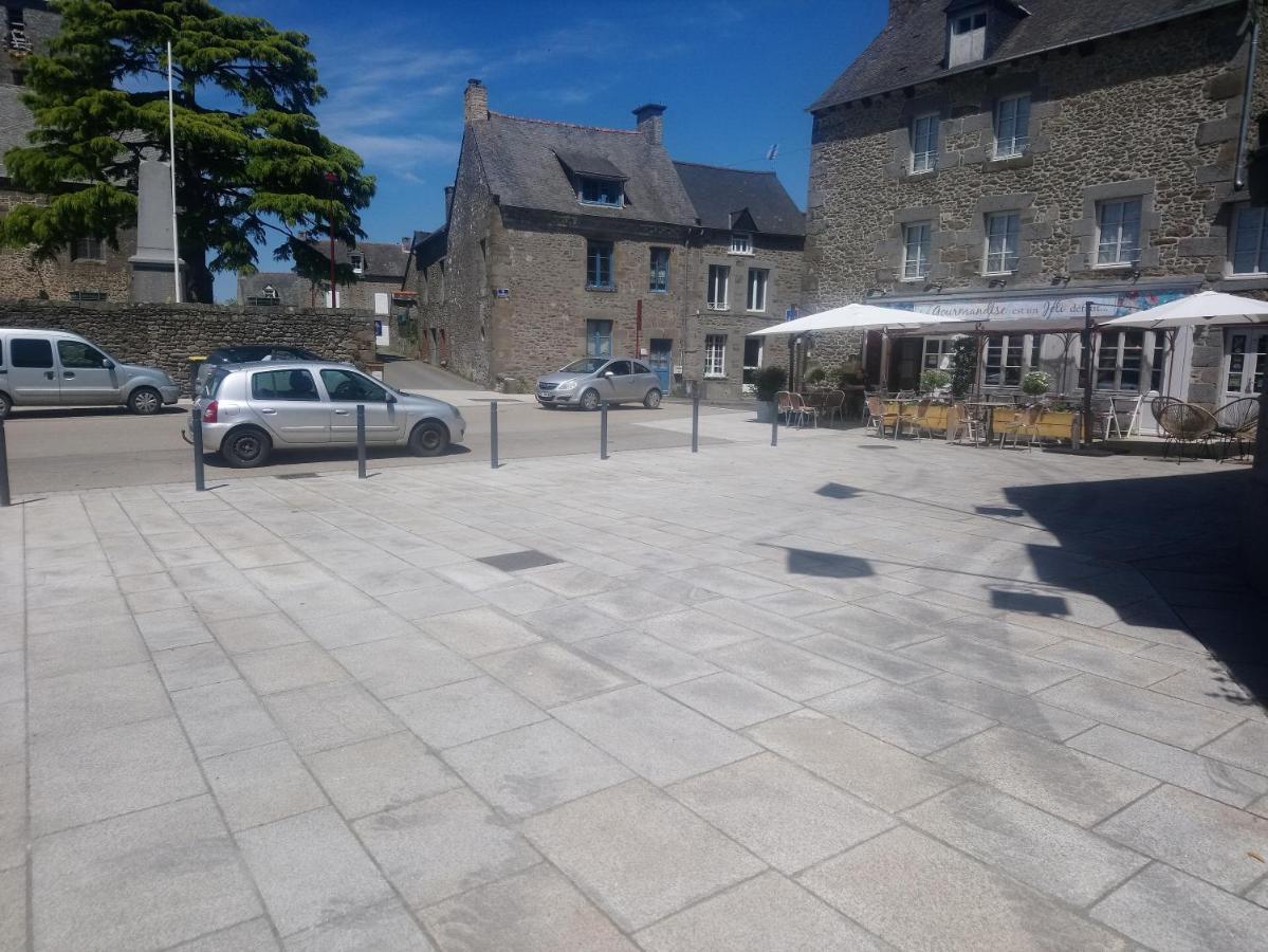 Bienvenue Guest House Saint-Pierre-de-Plesguen Bagian luar foto