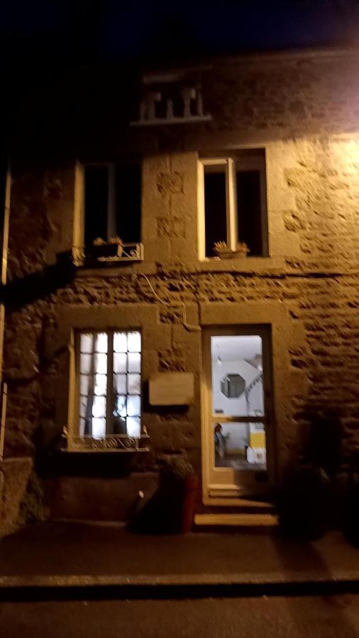 Bienvenue Guest House Saint-Pierre-de-Plesguen Bagian luar foto